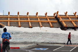 [Alpine Visitor's Center, Huge Snow Rack]