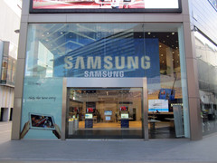 [Samsung Retail Store]