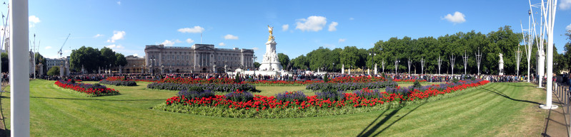 [Queen Victoria Memorial Gardens and Buckingham Palace]